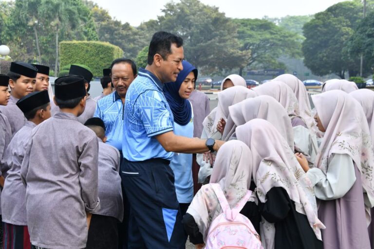 Sambut HUT ke-70 PIA Ardhya Garini, TNI AU Gelar Bazar Murah