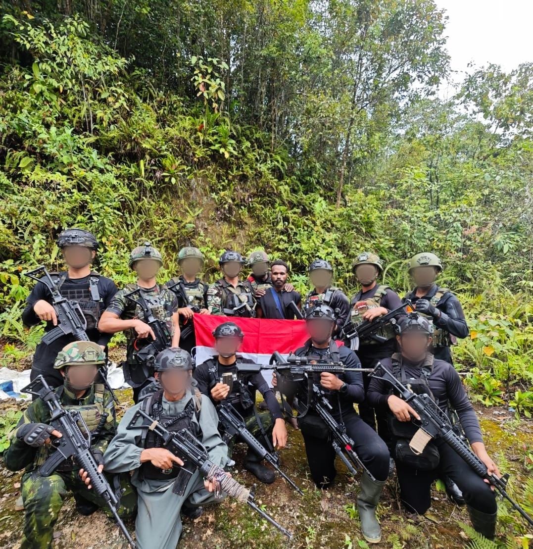 Satgas TNI Temukan Senjata Caracal dan 17 Butir Amunisi di Maybrat