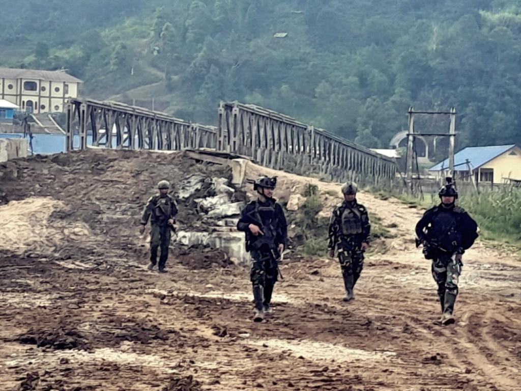 Satgas Habema Yonif 2 Marinir Perbaiki Jembatan Komopa, Buka Akses Kendaraan