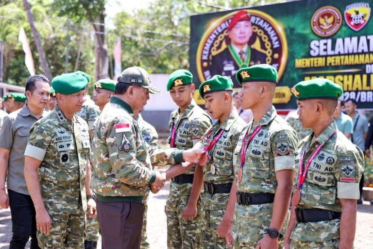 Menhan Sjafrie Tinjau Yonif TP 928 di Jembrana, Tekankan Kewaspadaan Perbatasan