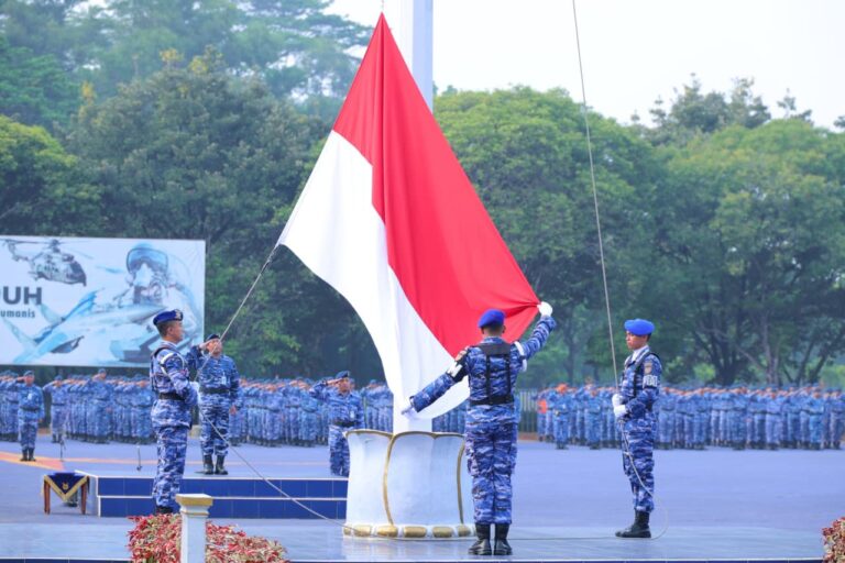 Upacara 17-an di Mabesau, Panglima TNI Ingatkan Ancaman Global dan Disiplin