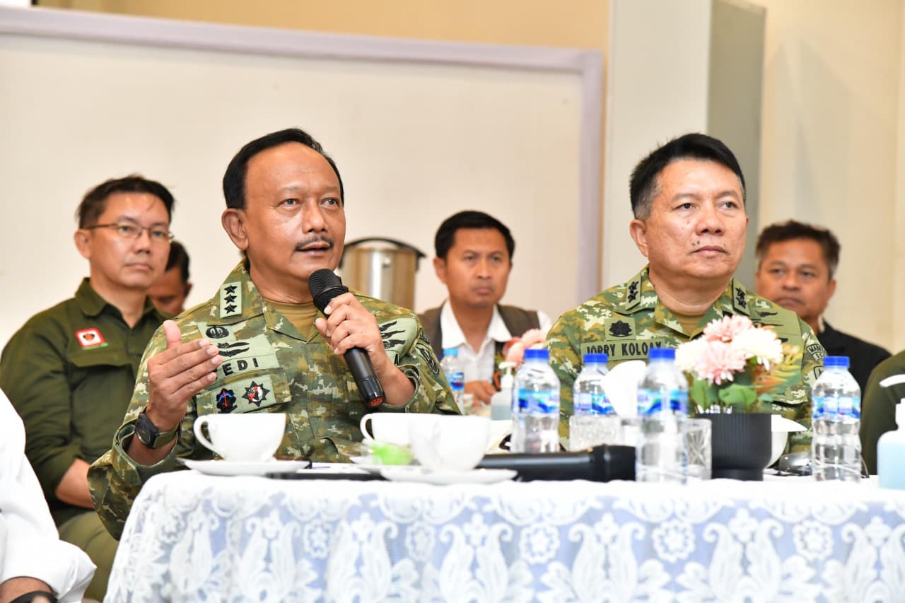 Wakasau Tinjau Posko OMC, Optimalkan Operasi Udara Atasi Karhutla
