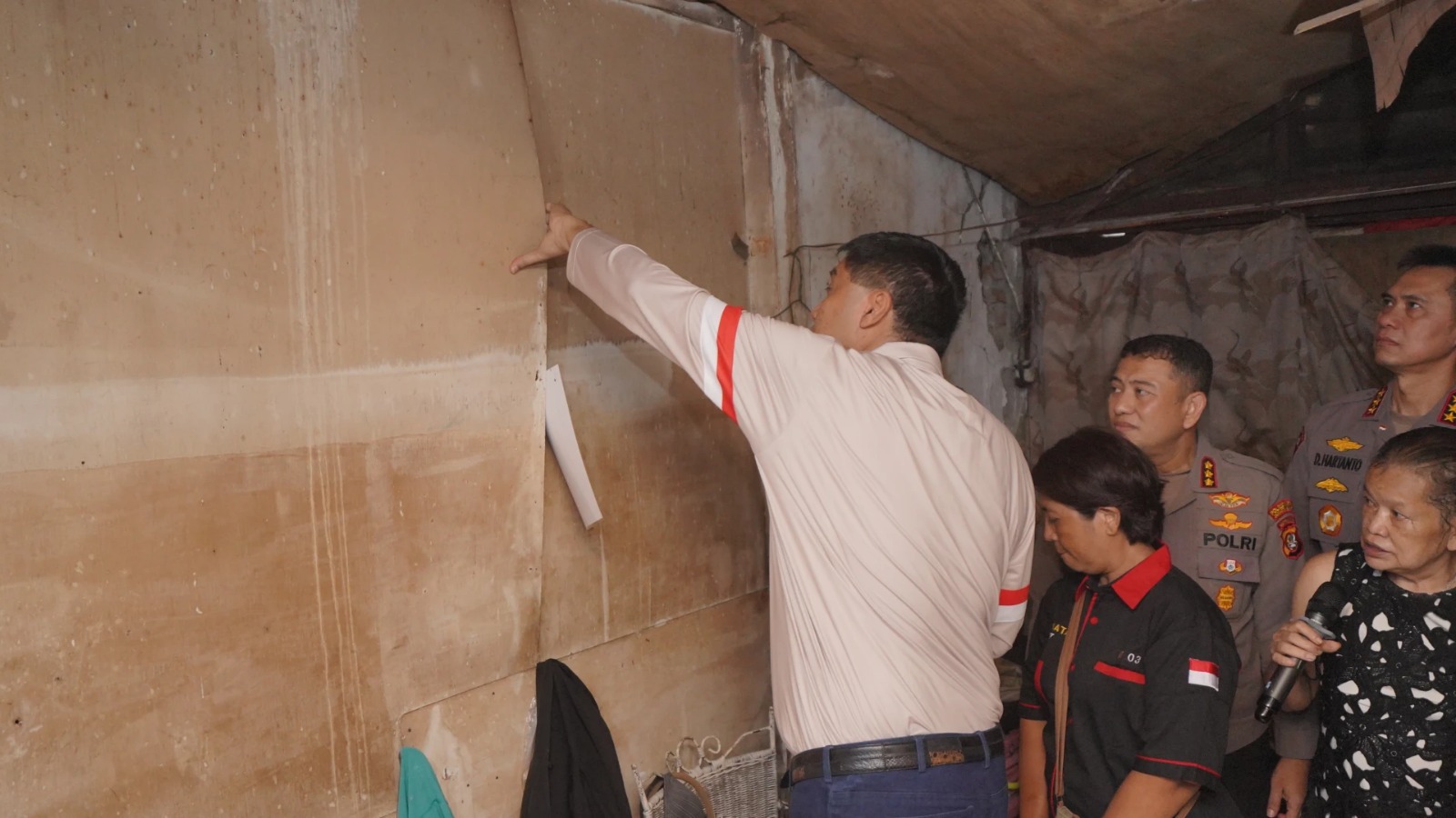 Bedah Rumah di Jakarta Barat, Menteri Ara Dorong Sertifikat Gratis dan Kemandirian Ekonomi Warga