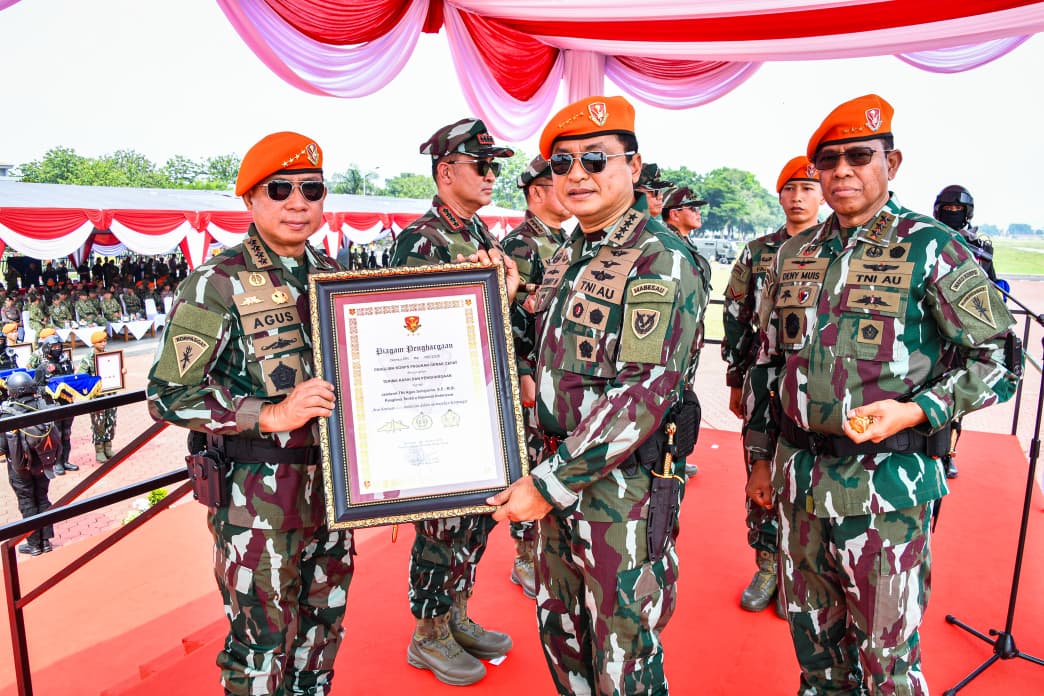 Korpasgat Kukuhkan Lima Pimpinan TNI-Polri sebagai Warga Kehormatan