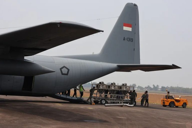 Modifikasi Cuaca di Palembang Diintensifkan, TNI Kerahkan Pesawat Hercules