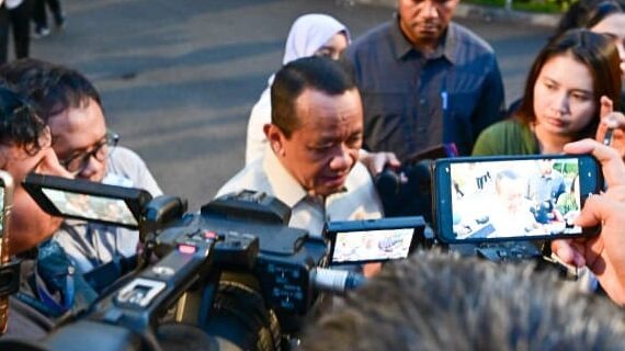 Prabowo Panggil Bahlil, Bahas 1.413 Titik Listrik Desa dan Pabrik Baterai